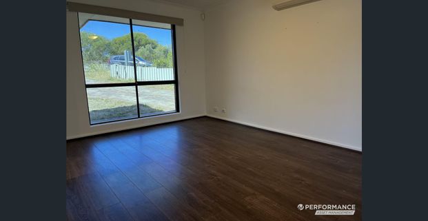 Family Living..!! - Photo 1