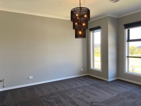 Stunning Family Home in Manzeene Estate - Photo 5