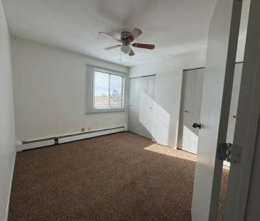 5726 57 Ave — 305 - Photo 2