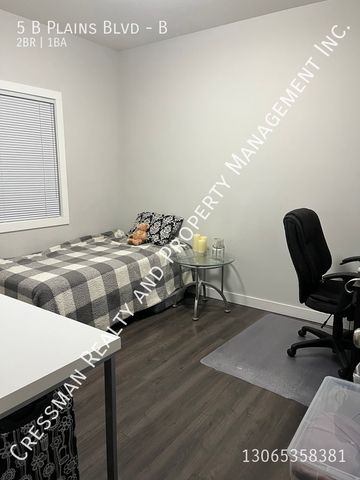 2 Bedroom, 1 Bathroom Suite - Photo 2