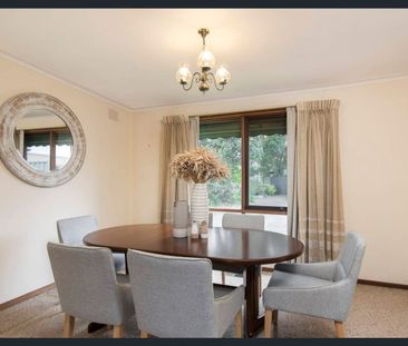 COMFORTABLE FAMILY HOME - Photo 6