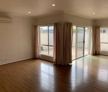 Fantastic 3-Bed 1-Bath House in Brompton - Photo 1