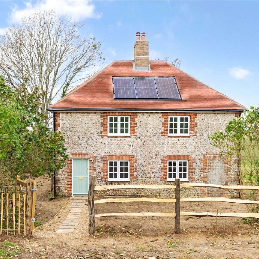 Secluded Off-Grid Retreat. Four bedroom detached cottage with panoramic countryside views - Photo 1