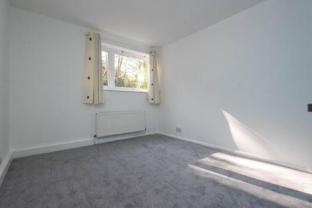 2 bedroom ground floor flat to rent - Photo 2