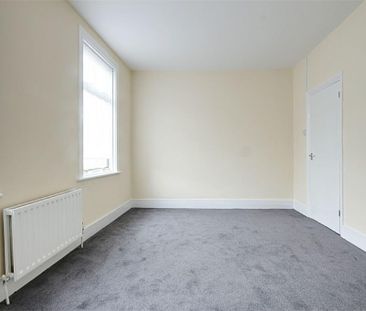 3 bedroom end of terrace house to rent - Photo 6