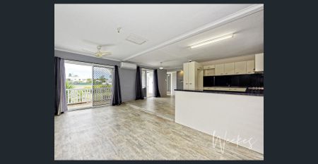 COASTAL LIVING AT ITS FINEST - HOME PLUS A BONUS RETREAT! - Photo 3