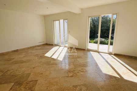 La Chevalière - Maison climatisée T6 de 140m² avec jardin - Photo 4