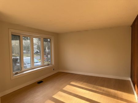 For Lease - 35 Nisbet Drive, Aurora, Ontario - Photo 2