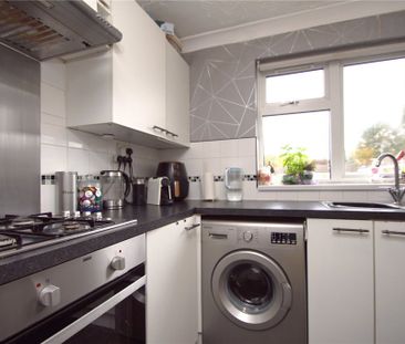 2 bed First Floor Flat for rent - Photo 1