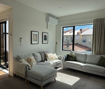 Modern townhouse in the heart of Petone - Photo 2