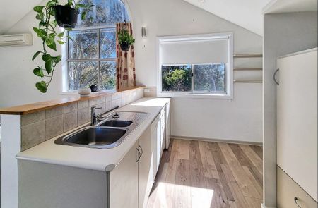 Light and airy country cottage - Photo 2