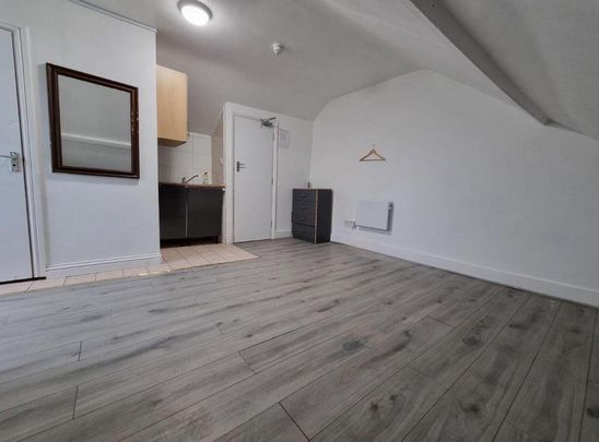 Studio to rent - Photo 1