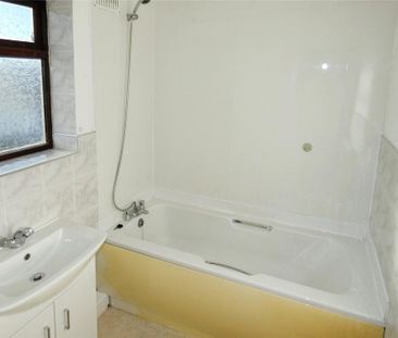 2 bedroom semi-detached house to rent - Photo 4