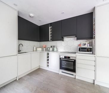 2 Bed Penthouse, Barrowgate Road, W4 - Photo 5