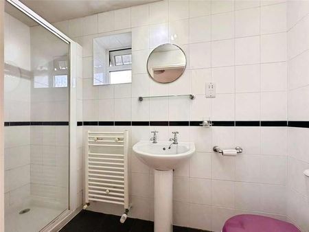 Annex Lockton Chase, Ascot, Berkshire, SL5 - Photo 2