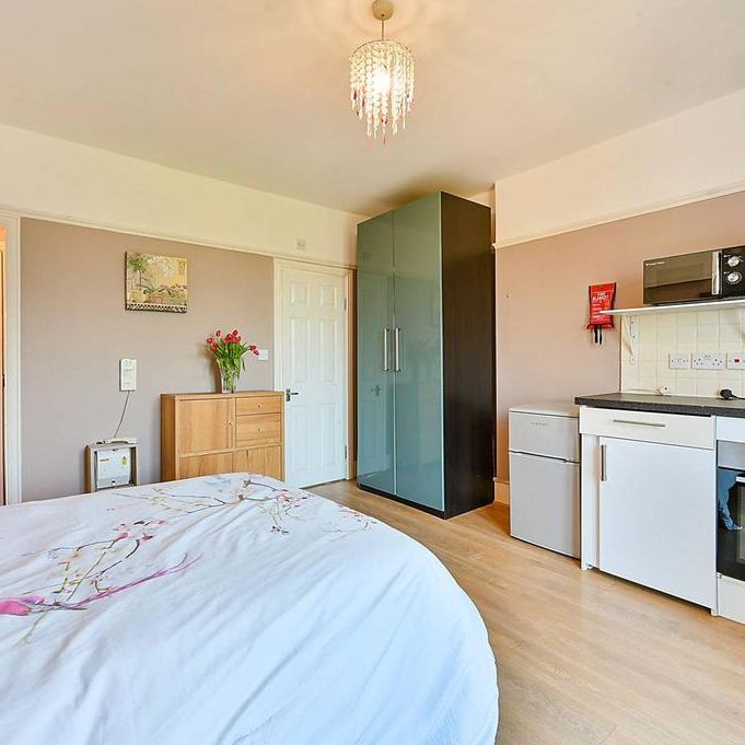 Studio to rent - Photo 1