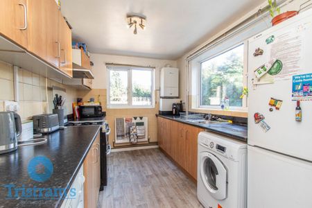 4 bed Mid Terraced House for Rent - Photo 2