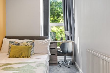 6 WINSTANLEY TERRACE Leeds - LS6 1DS - Photo 5