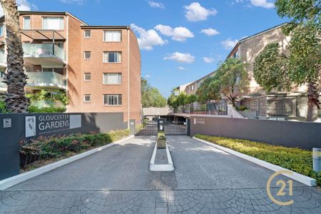 Leafy Luxury & Resort Living – Oversized Apartment in Premier Kensington Complex - Photo 5