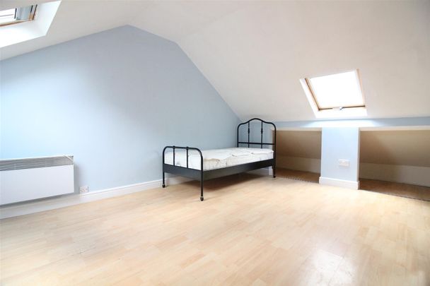 Chertsey Bridge Road, Chertsey - Photo 1