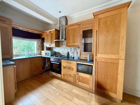 5 bedroom semi-detached house to rent - Photo 4