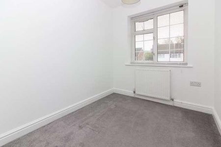 Bletchley - Bed Home With Much To Offer, MK3 - Photo 3