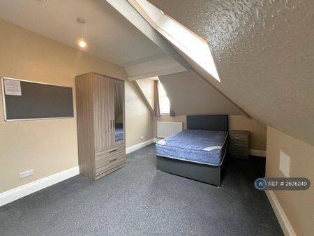 3 bedroom flat to rent - Photo 5