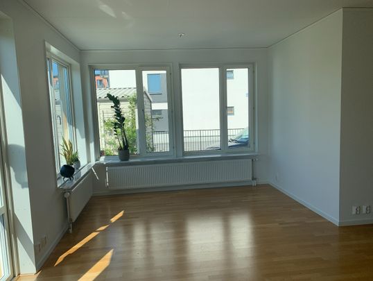 Välplanerad villa i barnvänligt område - Photo 1
