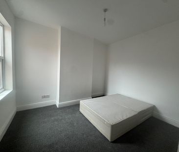 2 Bed Flat, Sparkhill, B11 - Photo 2