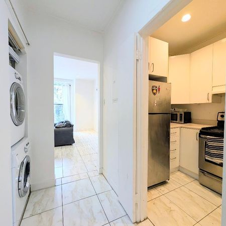 ** Large Furnished 2bed 2bath in a Gorgeous Building Downtown, Metro Atwater ** - Photo 3