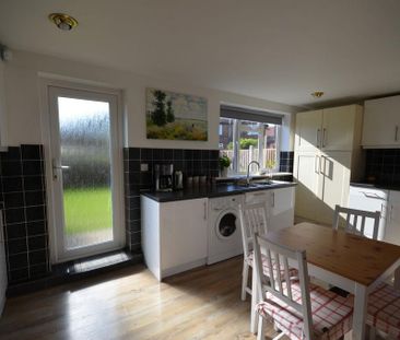 4 bedroom semi-detached house to rent - Photo 6