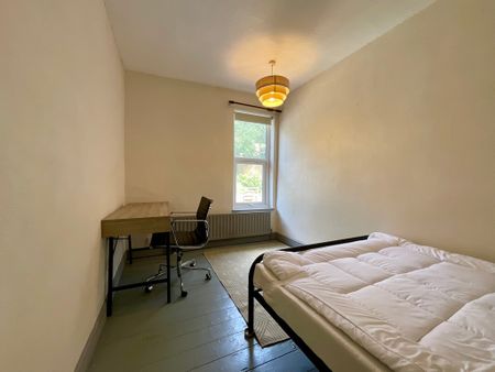 2 bedroom Mid Terraced House to let - Photo 4