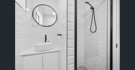 Freshly Renovated 2-Bedroom Unit - Mowing Included! - Photo 4