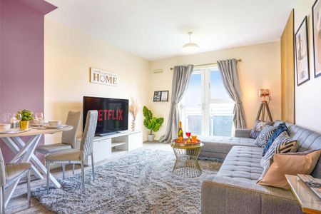 2 bedroom serviced apartment to rent - Photo 3