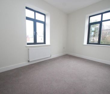 2 bedroom end of terrace house to rent - Photo 3