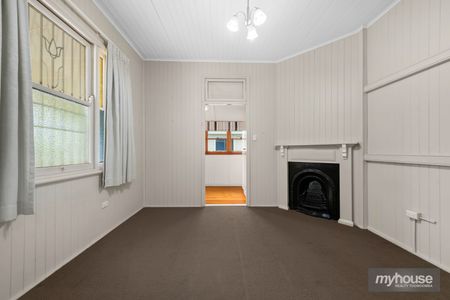 Expansive East Toowoomba Character Home on 2,124m2 Allotment! - Photo 2