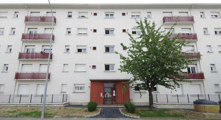 T4, deux chambres fermées, salon, séjour situé au 4éme étage sans ascenseur - Photo 4