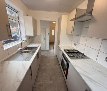 3 bedroom semi-detached house to rent - Photo 5