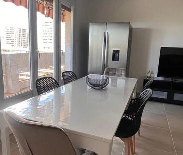Location Appartement 5 pièces 92m² TOULON 83000 - Photo 3