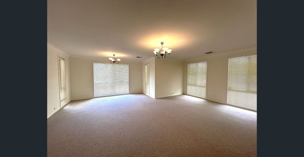 Executive Family Home - Photo 1