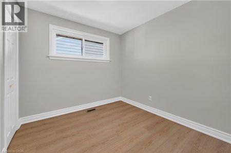 16 NOTTINGHAM Avenue, Hamilton, Ontario, L8T3N5 - Photo 3