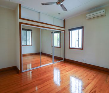 CHARMING COTTAGE IN SOUTH GLADSTONE - Photo 2