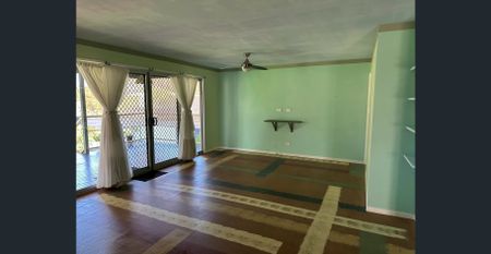 2 Bedroom home peaceful location with large entertainers deck! - Photo 2