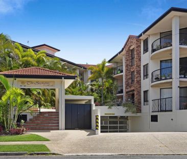 Fully Renovated Luxurious Ground-Floor Corner Apartment with Privat... - Photo 3