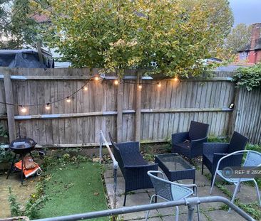 3 bedroom end of terrace house to rent - Photo 4