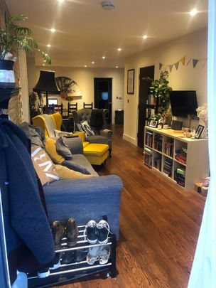 3 Bed Flat, Turner Street, E16 - Photo 1