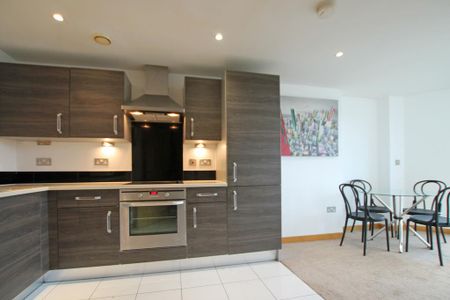 2 bedroom flat to rent - Photo 4