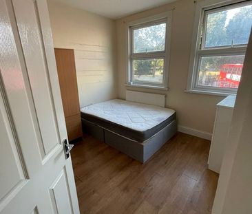 Room in a Shared House, Rancliff Road, E6 - Photo 1