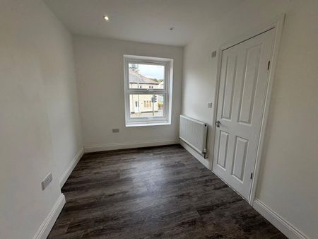 Wellington Lane, Farnham, Surrey, GU9 - Photo 5