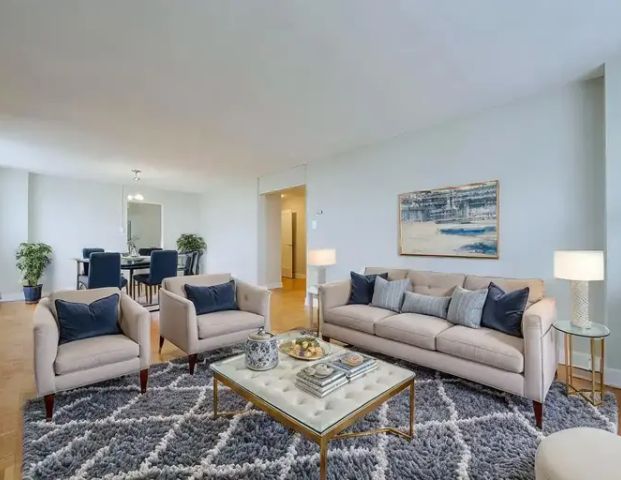 Queen Margaret II | 100 Queen Street North, Kitchener - Photo 1